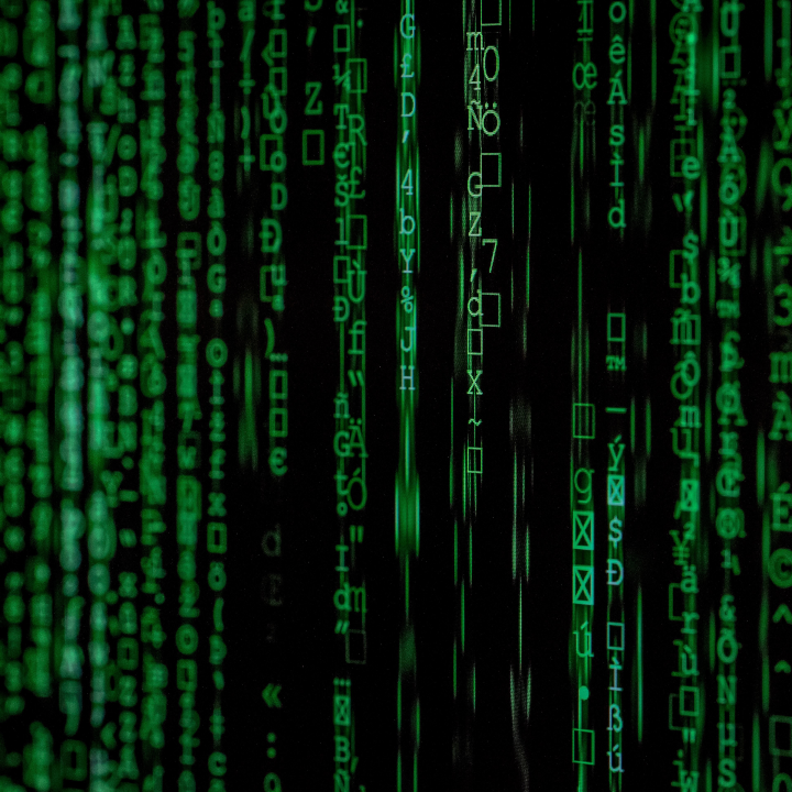 image d'un écran ou data et données fuient comme l'eau coule 